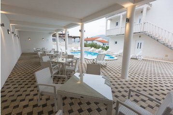 Hrvatska Privát Donji Okrug, Eksterijer